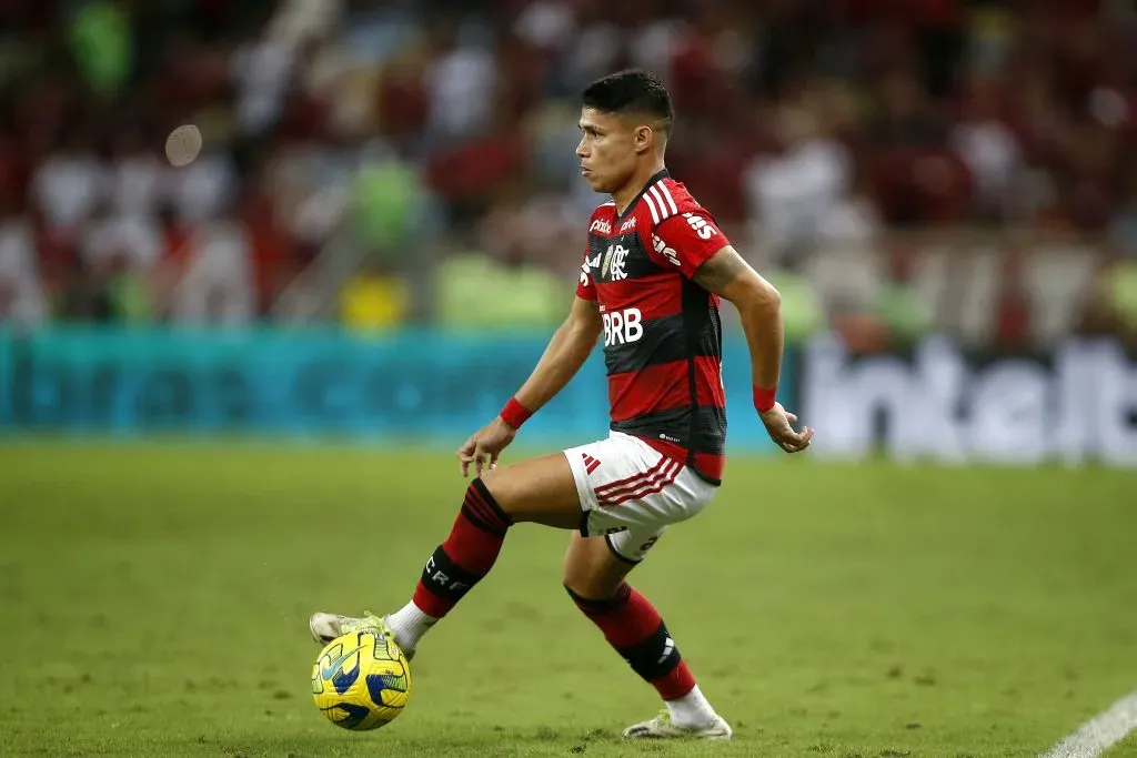 Luiz Araújo em ação pelo Rubro-Negro carioca (Photo by Wagner Meier/Getty Images)