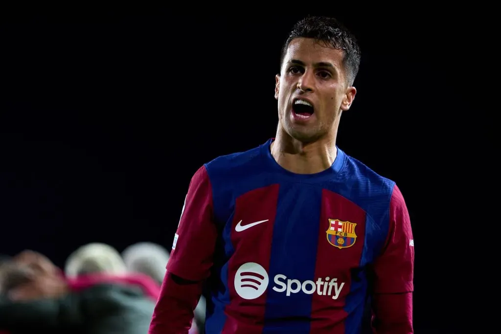 Cancelo quer seguir no Barcelona. (Photo by Alex Caparros/Getty Images) (Photo by Alex Caparros/Getty Images)