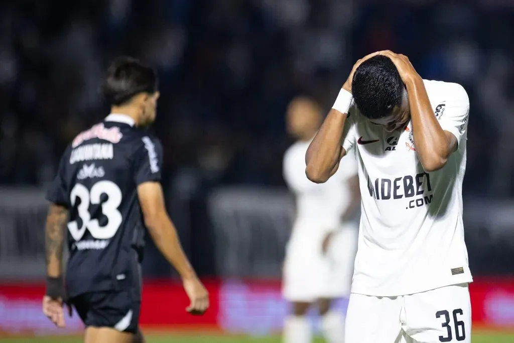 Wesley, jogador do Corinthians, lamenta durante partida contra o Bragantino no estádio Nabi Abi Chedid. Foto: Fabio Moreira Pinto/AGIF