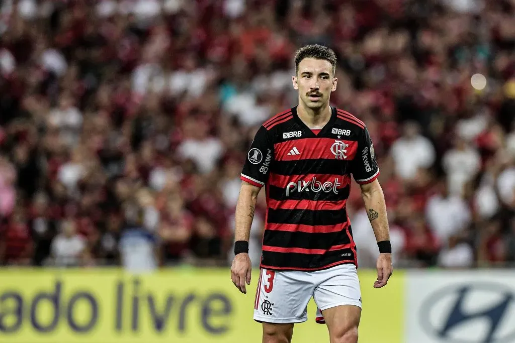 Zagueiro Léo Ortiz em ação pelo Flamengo. Foto: Thiago Ribeiro/AGIF