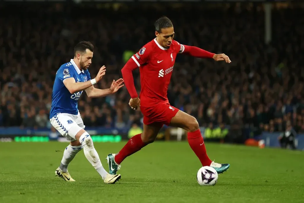 Virgil em ação pelos Reds. (Photo by Naomi Baker/Getty Images)