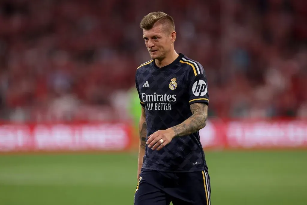 Kroos deve ficar em Madrid. (Photo by Alexander Hassenstein/Getty Images)