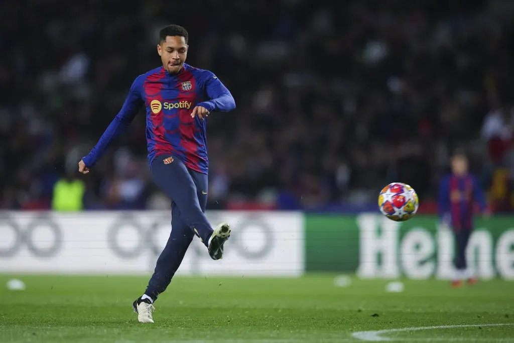 Vitor Roque em ação pelo Barça. (Photo by Eric Alonso/Getty Images)