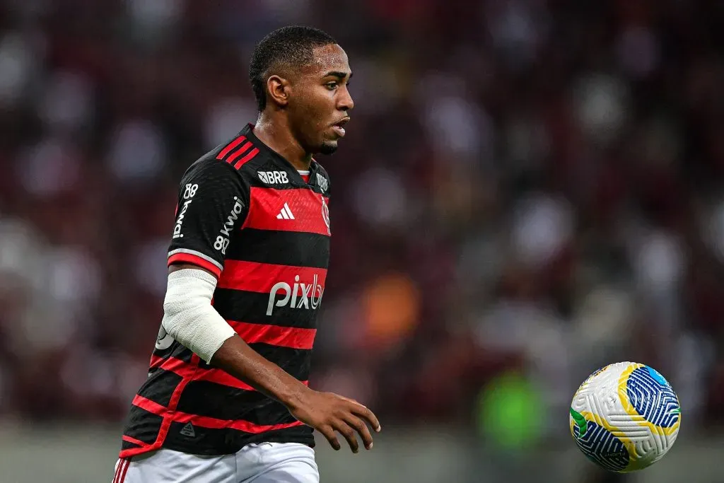 Lorran tomou atitude no Flamengo após conversas nos bastidores com David Luiz. Foto: Thiago Ribeiro/AGIF