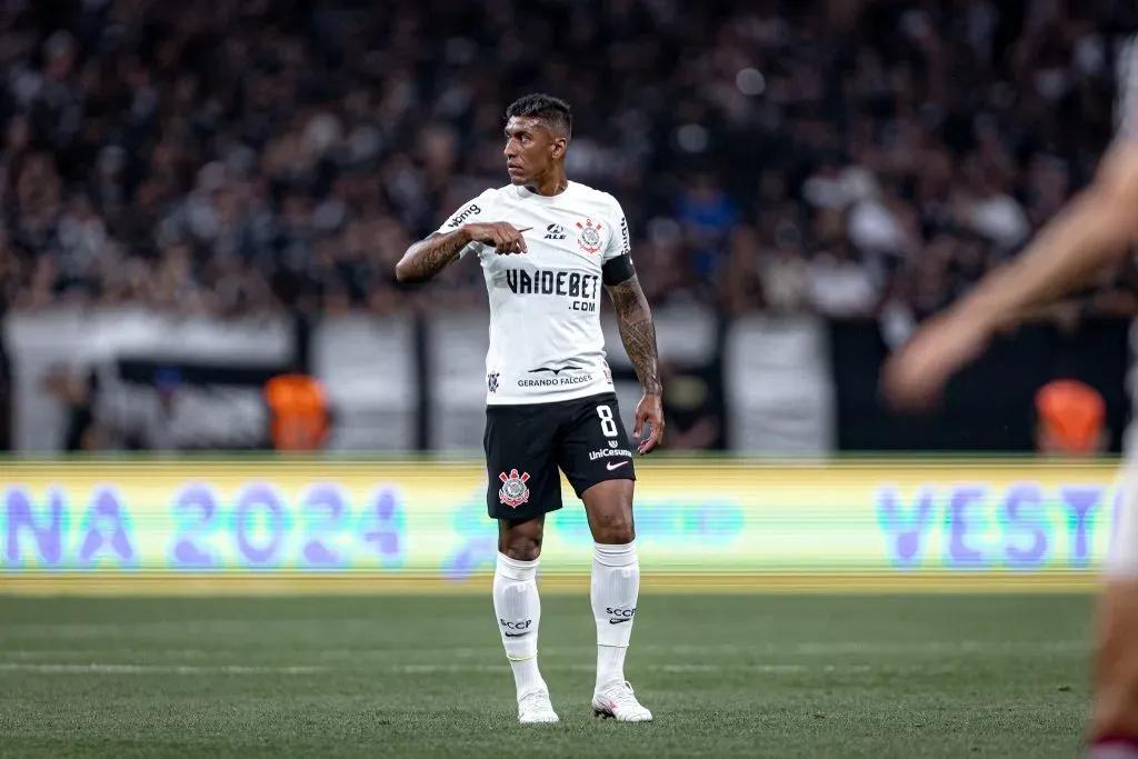 Paulinho comentou sobre sua renovação de contrato com o Corinthians.  Foto: Leonardo Lima/AGIF
