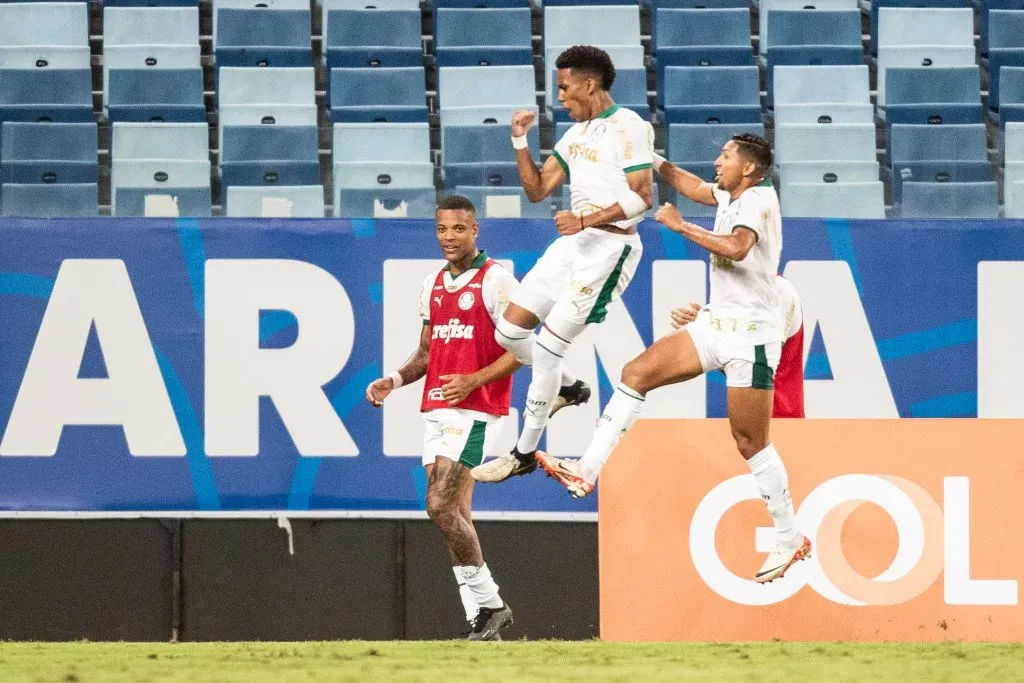 Estêvão comemora seu gol pelo Palmeiras \ Foto: Gil Gomes/AGIF