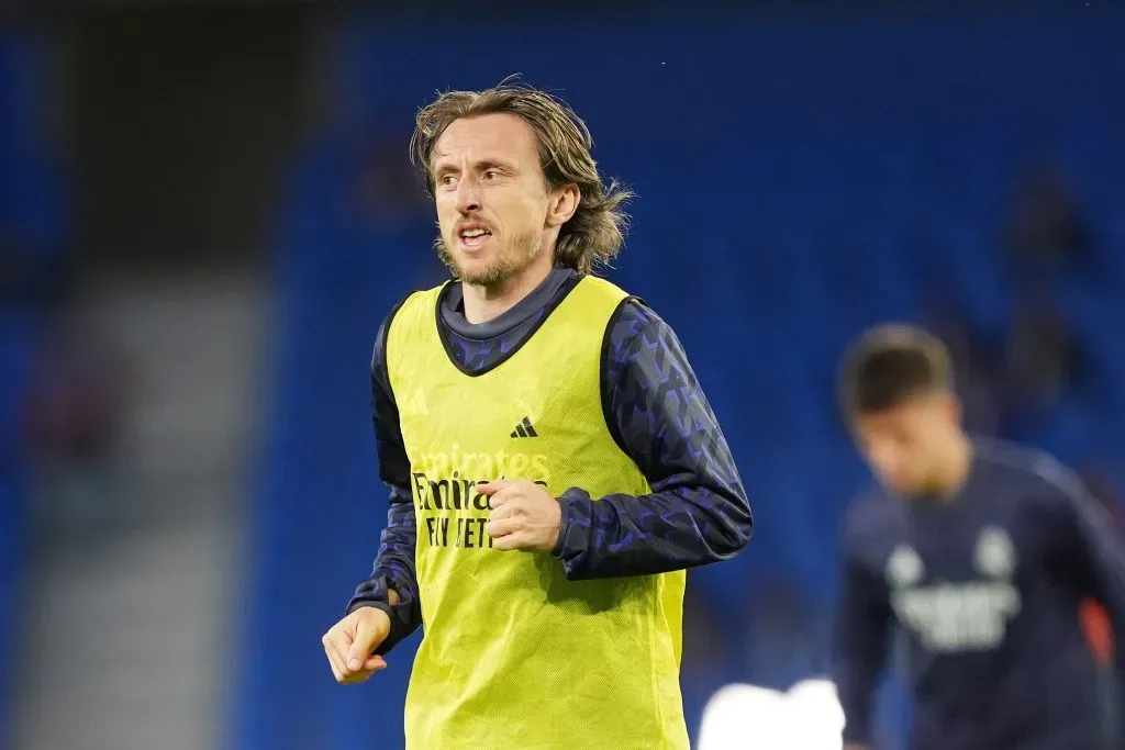 Modric vai deixar o clube merengue. (Photo by Juan Manuel Serrano Arce/Getty Images)