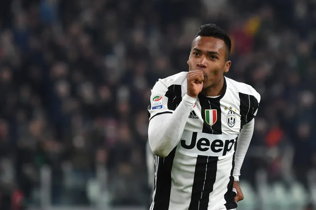 Alex Sandro deixará a Itália (Photo by Valerio Pennicino/Getty Images)