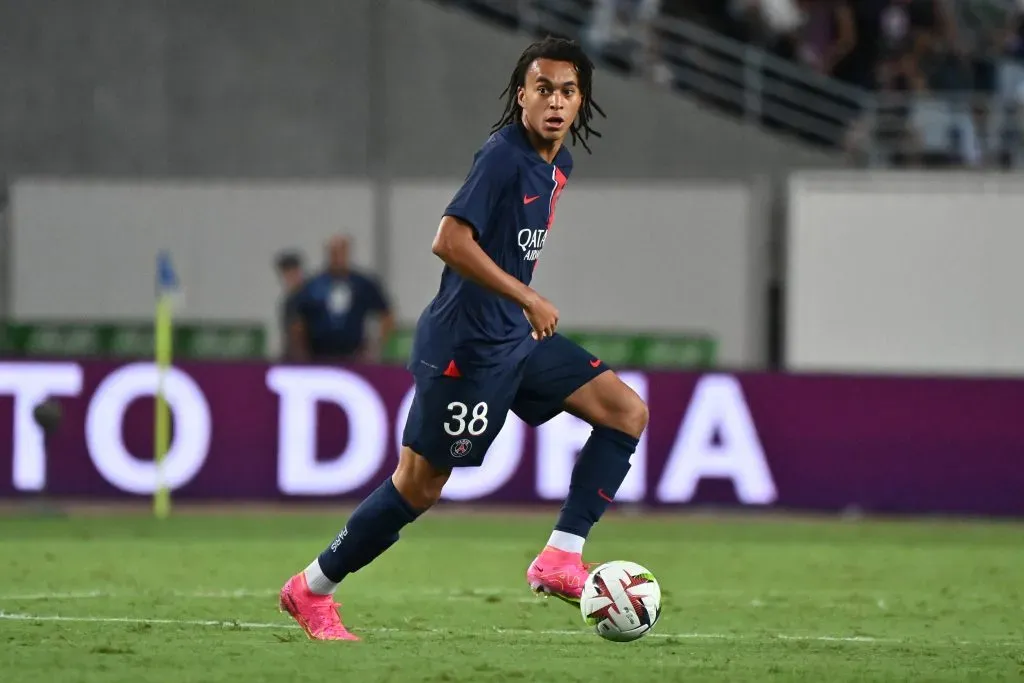 Ethan Mbappé em ação com a camisa do PSG. Foto: Kenta Harada/Getty Images.