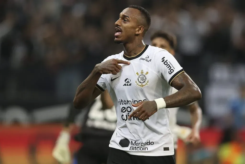 Raul Gustavo celebrando gol pelo Corinthians. (Photo by Alexandre Schneider/Getty Images)