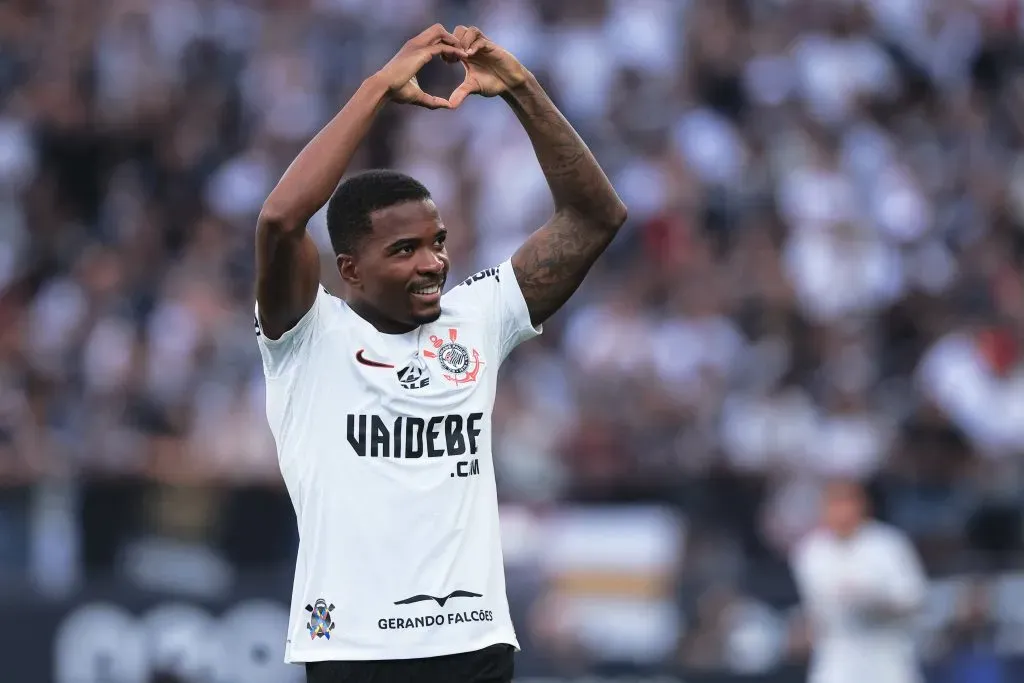 Cacá celebrando gol pelo Corinthians. Foto: Ettore Chiereguini/AGIF