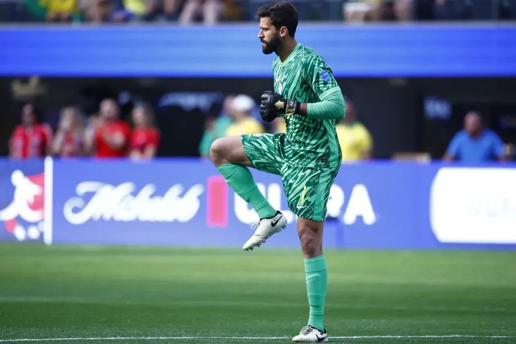 Alisson aparece no top-1. (Photo by Ronald Martinez/Getty Images)