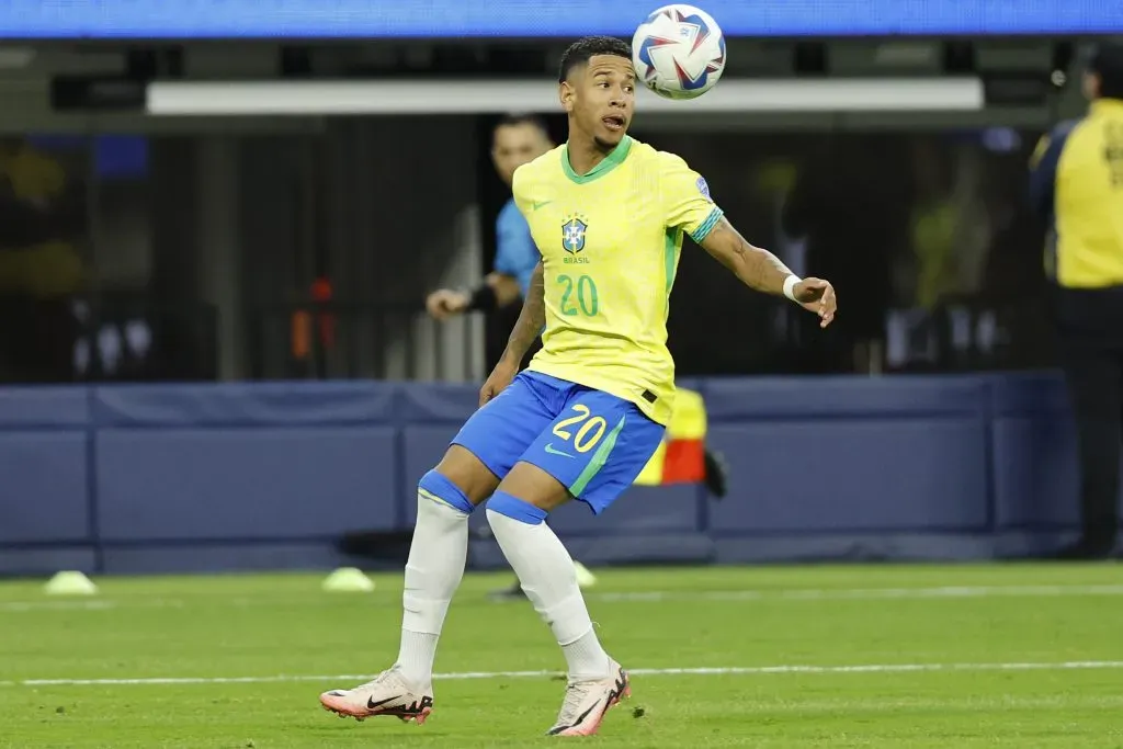 Savinho pela Seleção Brasileira. (Photo by Kevork Djansezian/Getty Images)