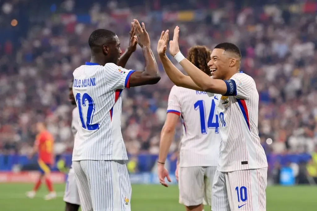 Randal Kolo Muani comemora gol contra a Espanha na Eurocopa 2024. (Photo by Stu Forster/Getty Images)