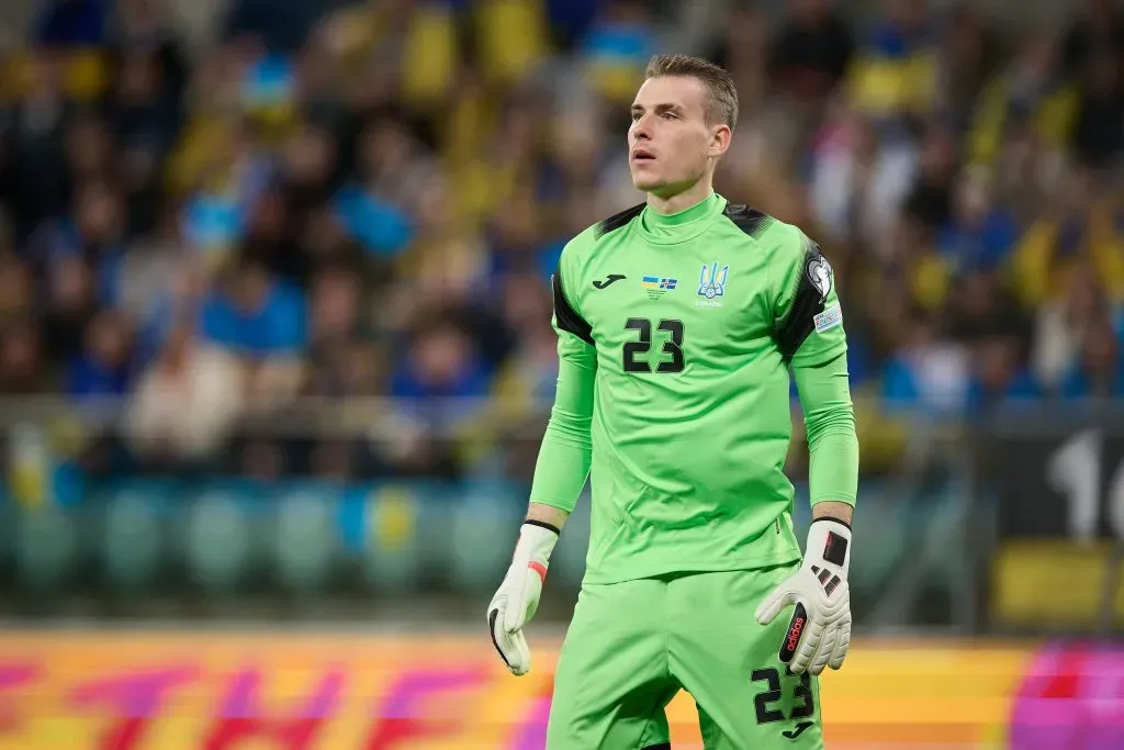 Lunin é alvo dos Reds (Photo by Rafal Oleksiewicz/Getty Images)