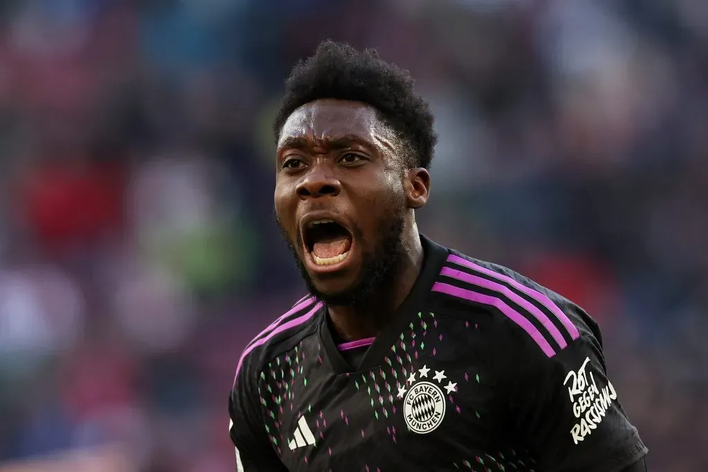 Davies pode deixar o Bayern (Photo by Alexander Hassenstein/Getty Images)