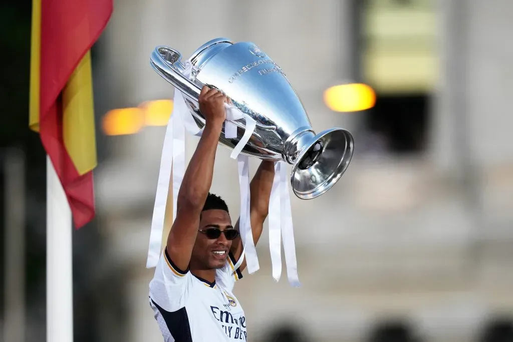 Jude Bellingham com a taça da Champions League, conquistada com o Real Madrid. (Photo by Angel Martinez/Getty Images)