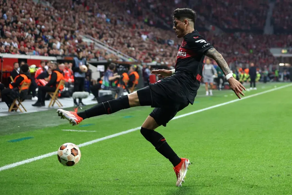 Piero Hincapié pelo Bayer Leverkusen. (Photo by Dean Mouhtaropoulos/Getty Images)