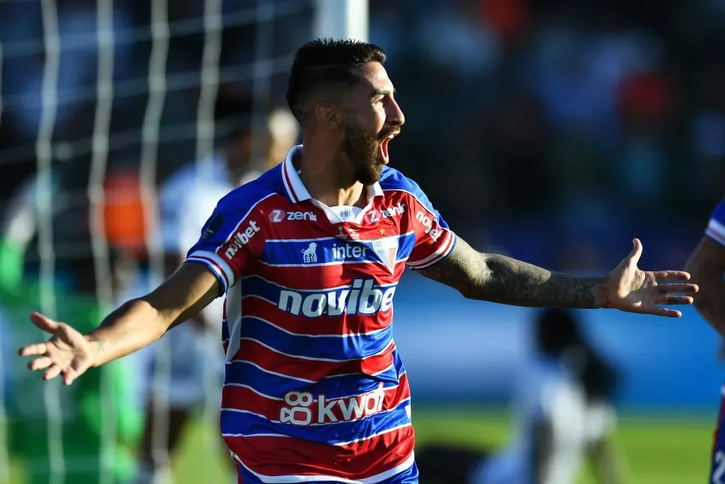 Juan Martin Lucero comemora gol marcado pelo Fortaleza na decisão da Sul-Americana 2023. (Photo by Marcelo Endelli/Getty Images)