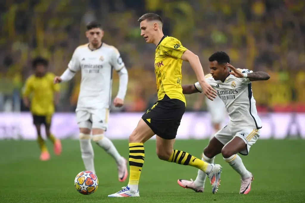 Nico Schlotterbeck pelo Borussia Dortmund em partida contra o Real Madrid. (Photo by Justin Setterfield/Getty Images)