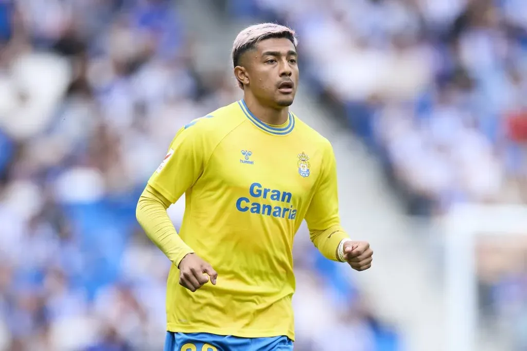 Julian Araujo com a camisa do Las Palmas. Copyright: xRicardoxLarreinax