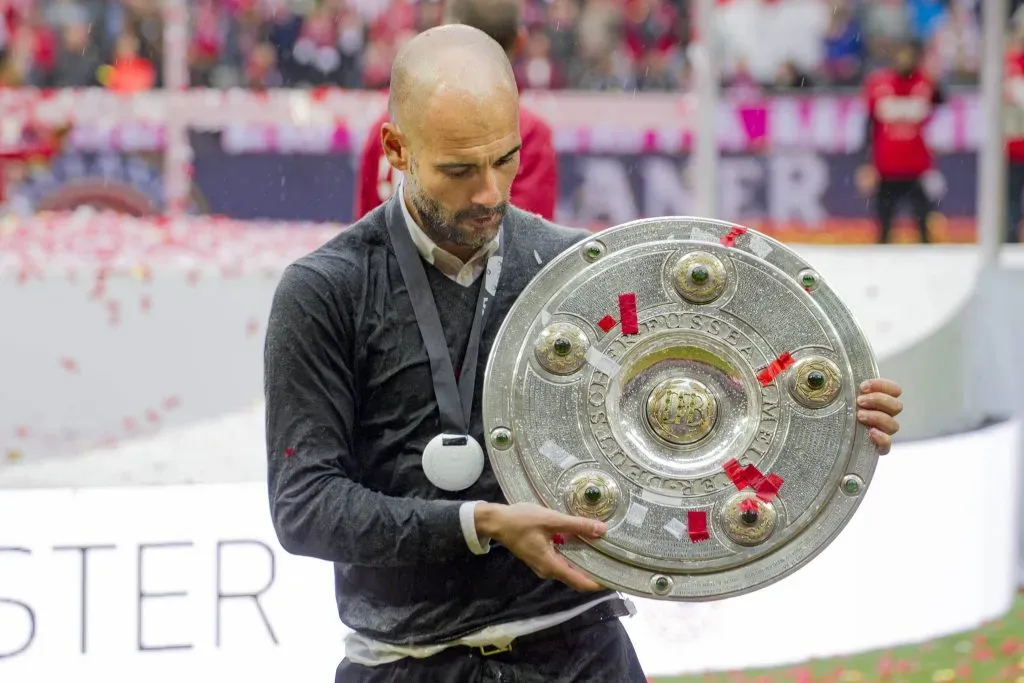 Guardiola comemora sua terceira e última conquista de Bundesliga com o Bayern. Foto: IMAGO / Sven Simon