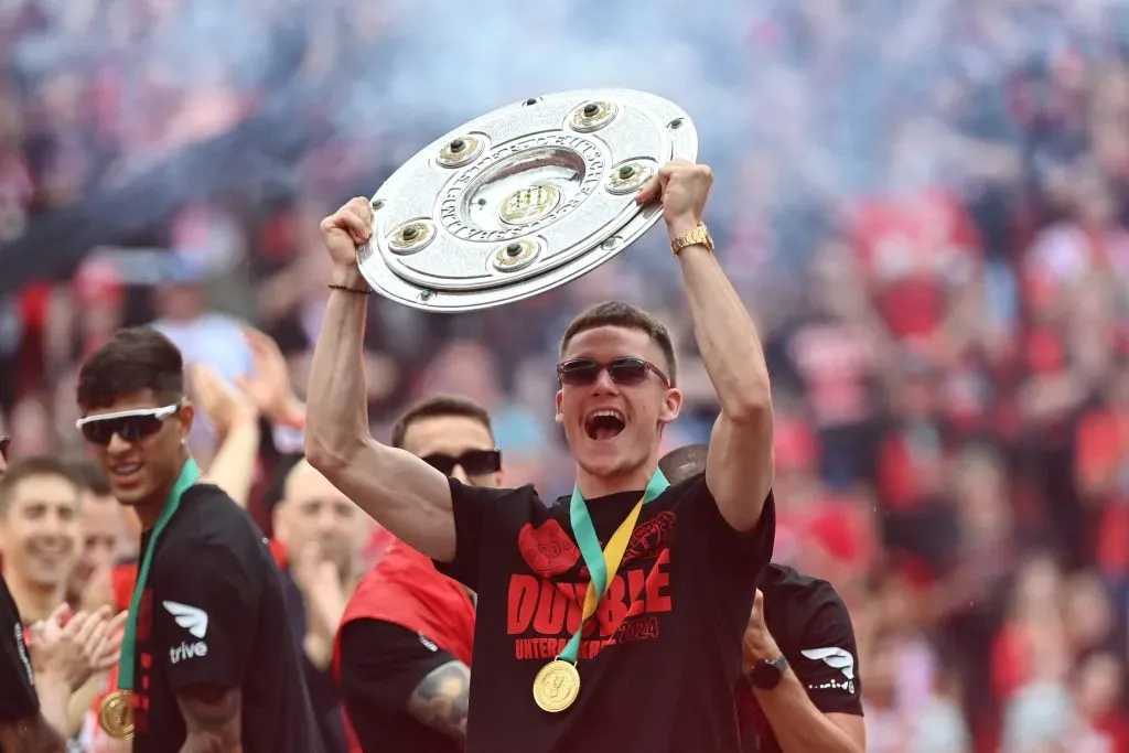 Florian Wirtz comemora o título do Bayer Leverkusen. Foto: IMAGO / Jan Huebner.