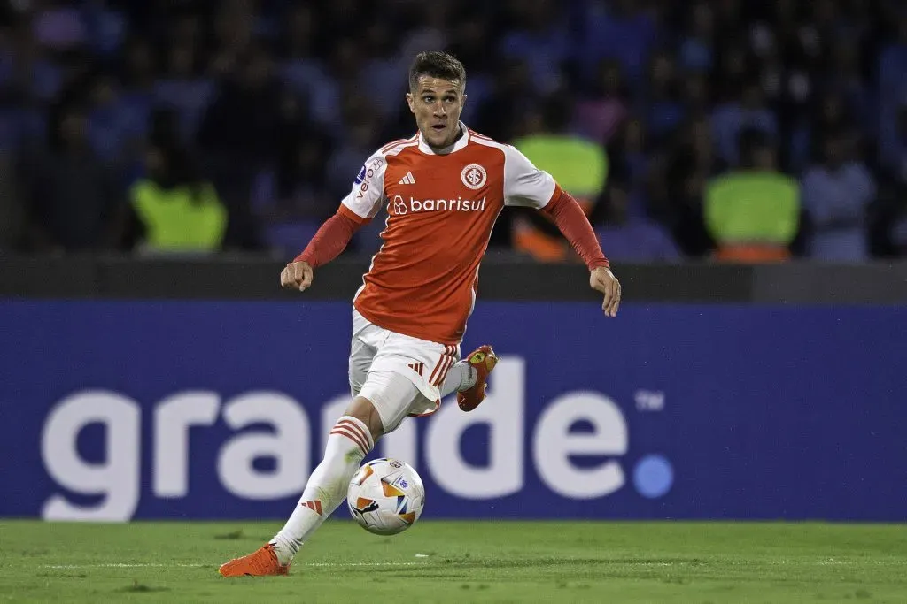 Fabrício Bustos com a camisa do Internacional. Foto: IMAGO / MaxxPeixoto