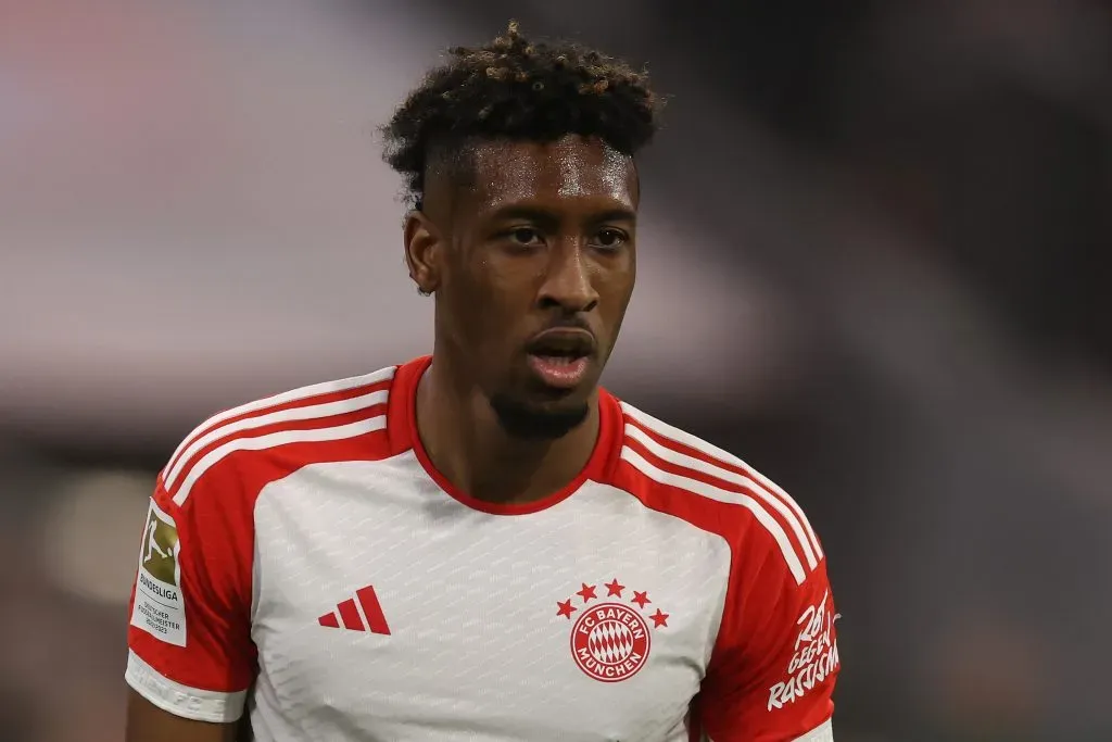 Kingsley Coman em ação pelo Bayern de Munique. (Photo by Alexander Hassenstein/Getty Images)