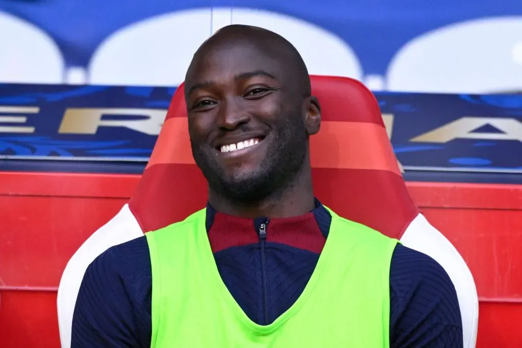 Danilo com a camisa do PSG. Foto: IMAGO / PanoramiC