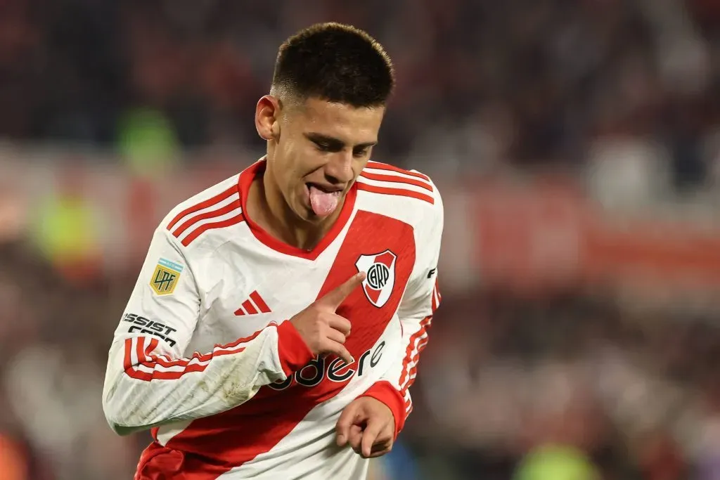 Claudio Echeverri celebrando um gol pelo River Plate. Foto: IMAGO / PHOTOxPHOTO