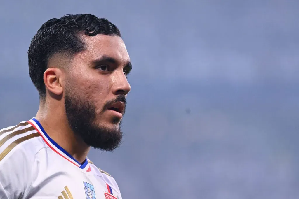 Rayan Cherki com a camisa do Lyon. Foto: IMAGO / PanoramiC