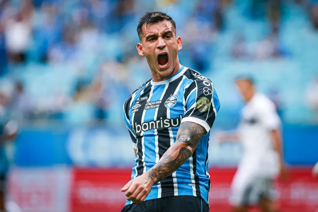 Franco Cristaldo celebrando gol pelo Grêmio. Foto: Maxi Franzoi/AGIF