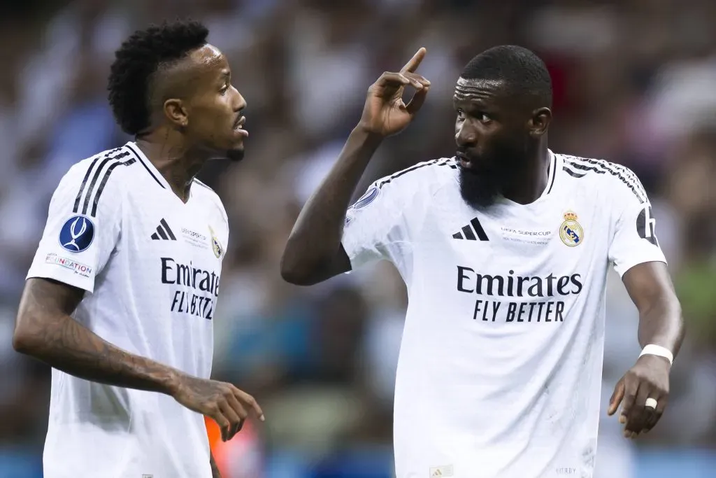 Antonio Rudiger e Eder Militão com a camisa do Real Madrid. Foto: IMAGO / Nicolo Camo