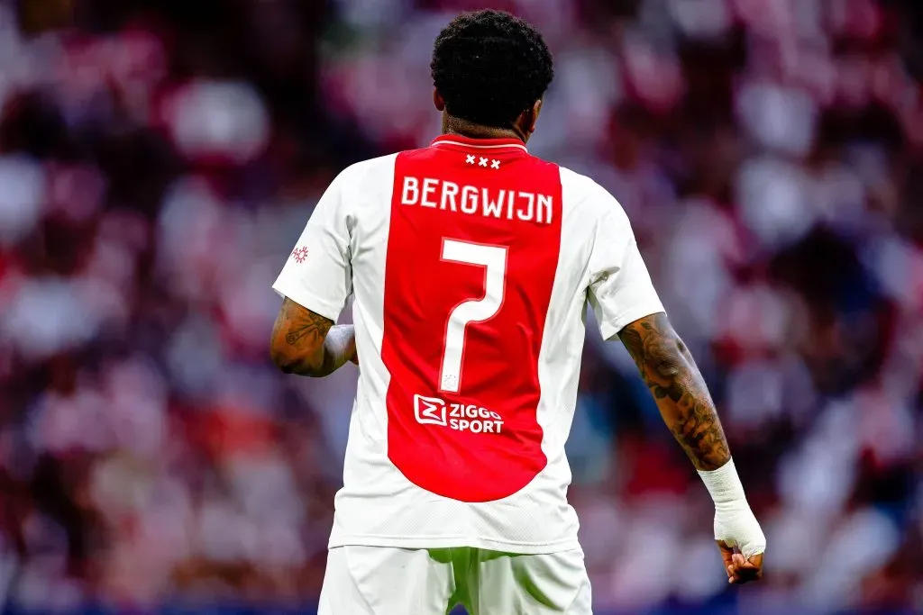 Steven Bergwijn pelo Ajax. Foto: IMAGO / Pro Shots