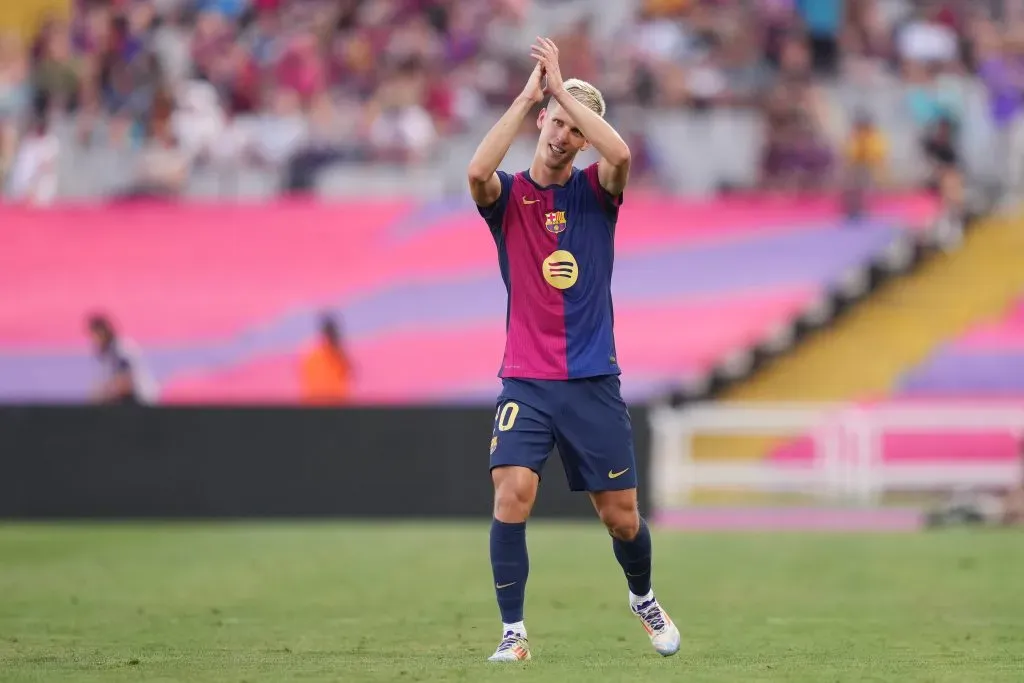 Olmo em ação pelo Barcelona. (Photo by Alex Caparros/Getty Images)