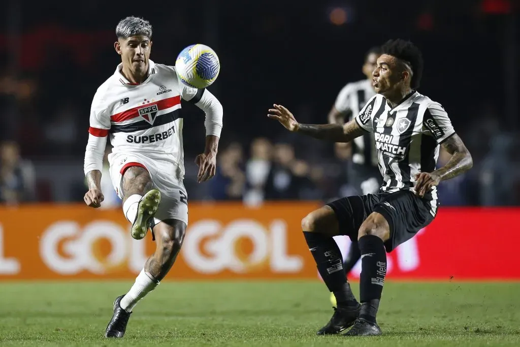 Alan Franco em ação pelo São Paulo. (Photo by Miguel Schincariol/Getty Images)