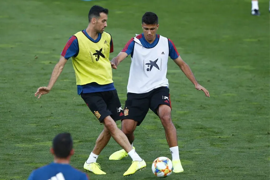 Rodri e Busquets pela Seleção da Espanha. Foto: IMAGO / Cordon Press