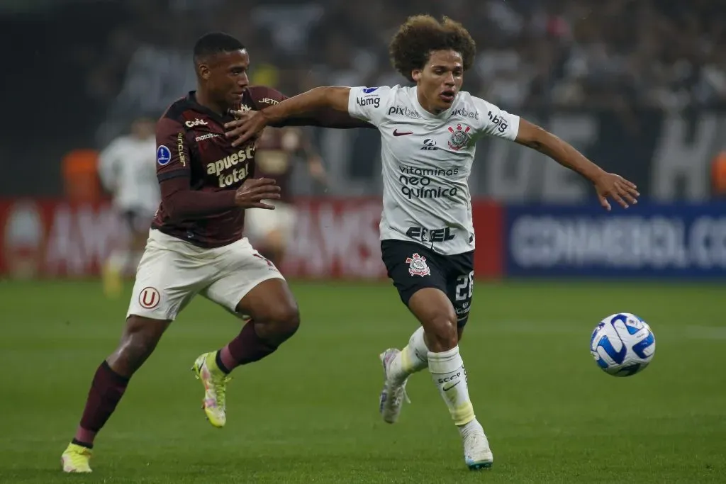 Guilherme Biro em ação pelo Corinthians. (Photo by Miguel Schincariol/Getty Images)