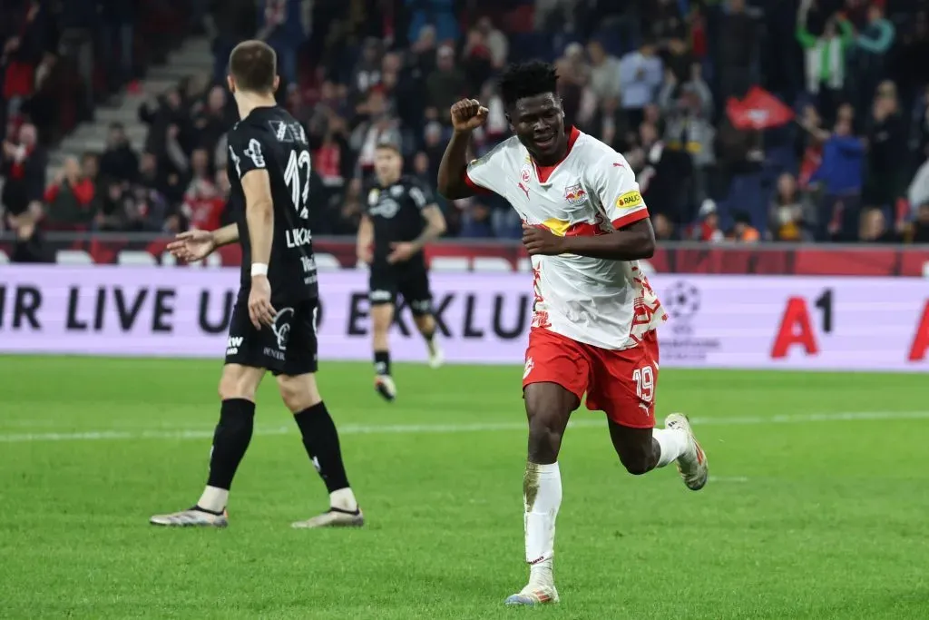 Karim Konaté em ação pelo RB Salzburg. Ele é alvo do Barcelona, segundo o portal Fichajes. Foto:IMAGO / GEPA pictures