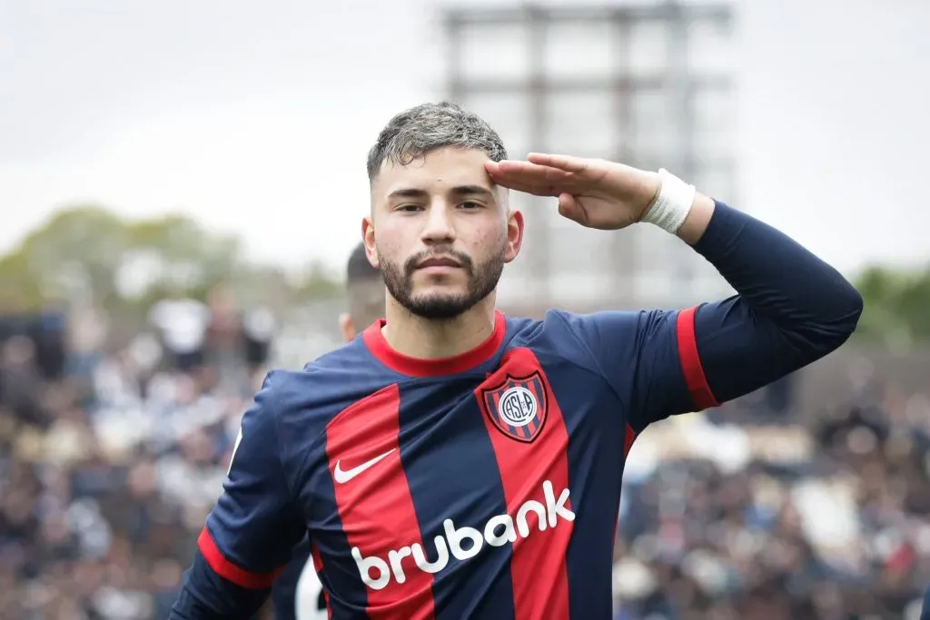 Ivan Leguizámon celebrando gol pelo San Lorenzo.