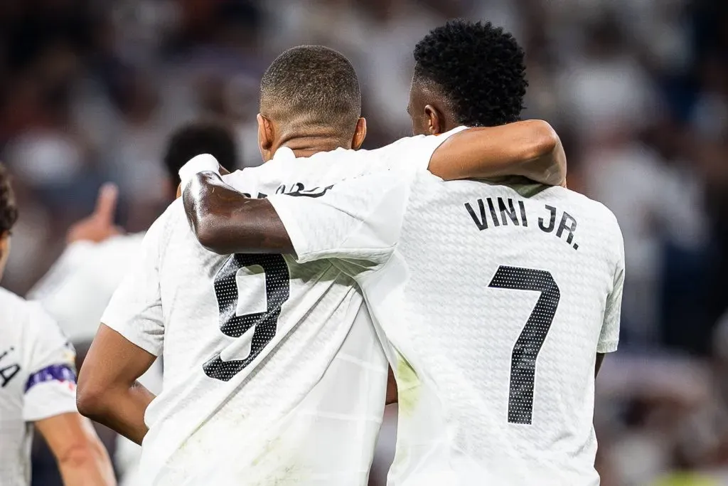 Vini Jr e Mbappé comemoram gol do Real Madrid. Foto: IMAGO / ZUMA Wire Press.