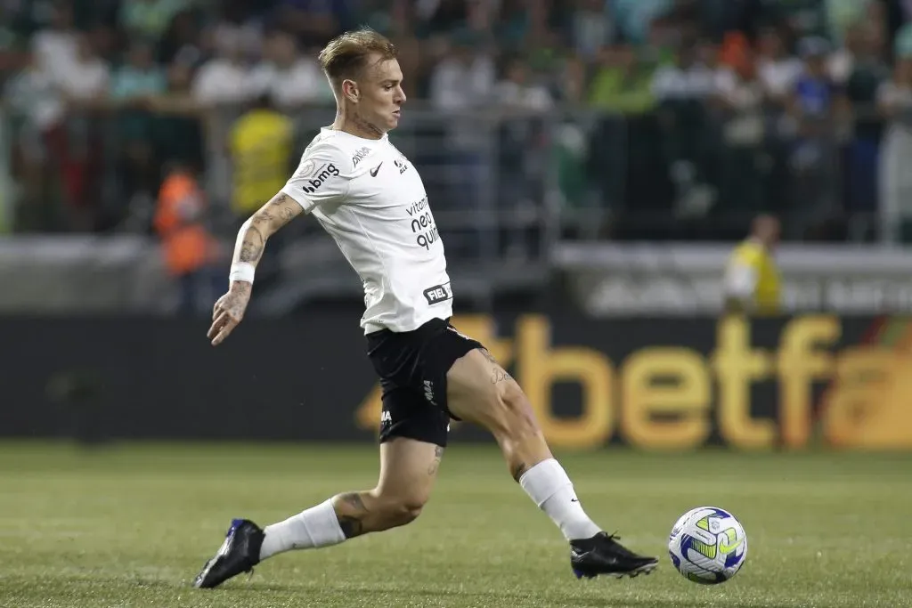 Roger Guedes também é prioridade do Corinthians. (Photo by Miguel Schincariol/Getty Images)