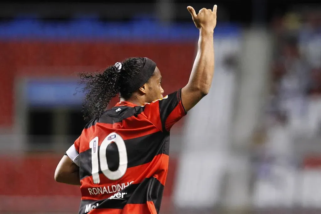 Ronaldinho com a camisa do Flamengo. Foto: IMAGO / Fotoarena.