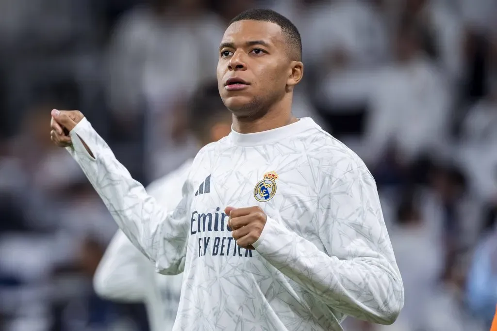 Kylian Mbappé com a camisa do Real Madrid. Foto: IMAGO / Alberto Gardin.