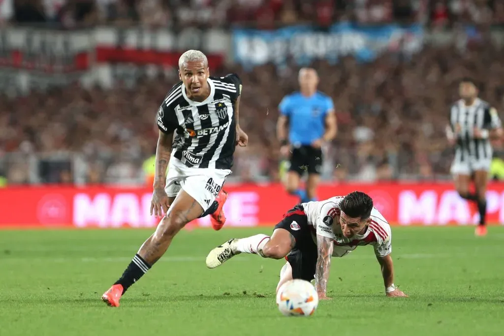 Deyverson em ação contra o River Plate no El Monumental. (Photo by Daniel Jayo/Getty Images)