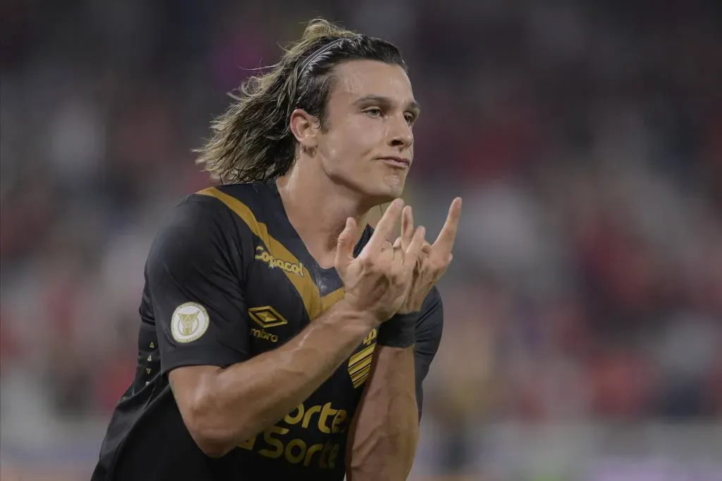 Agustín Canobbio com a camisa do Athletico. Foto: IMAGO / Fotoarena.