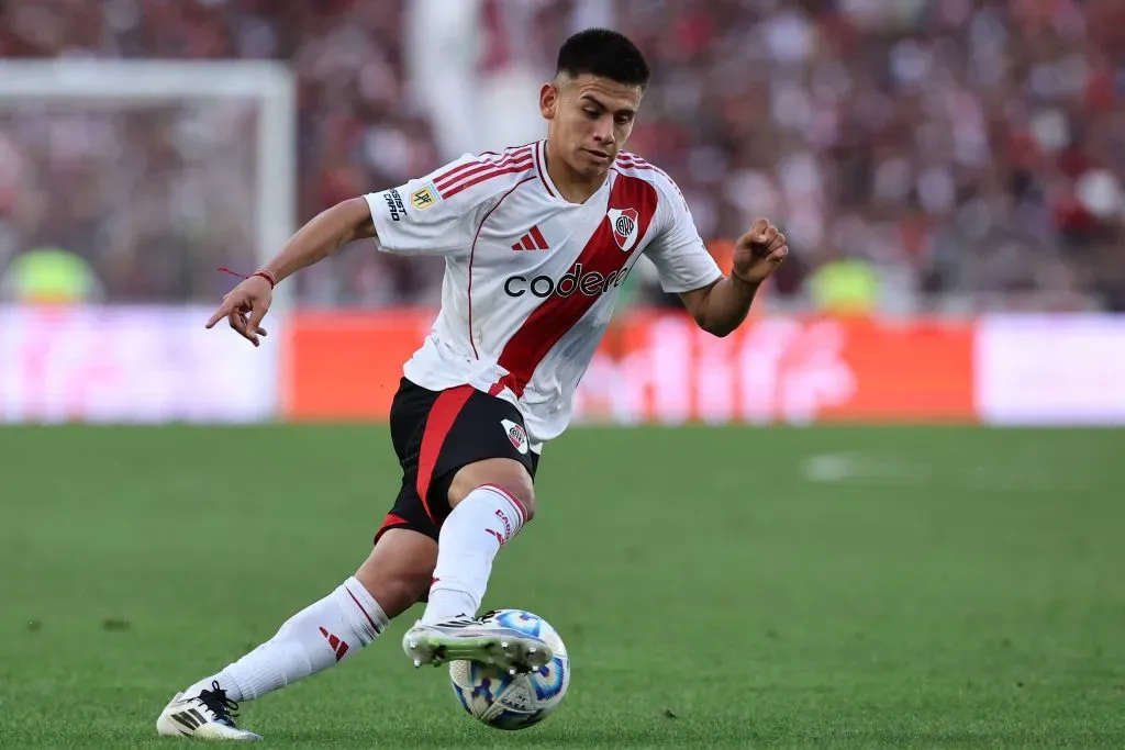 Claudio Echeverri com a camisa do River Plate. Foto: IMAGO.