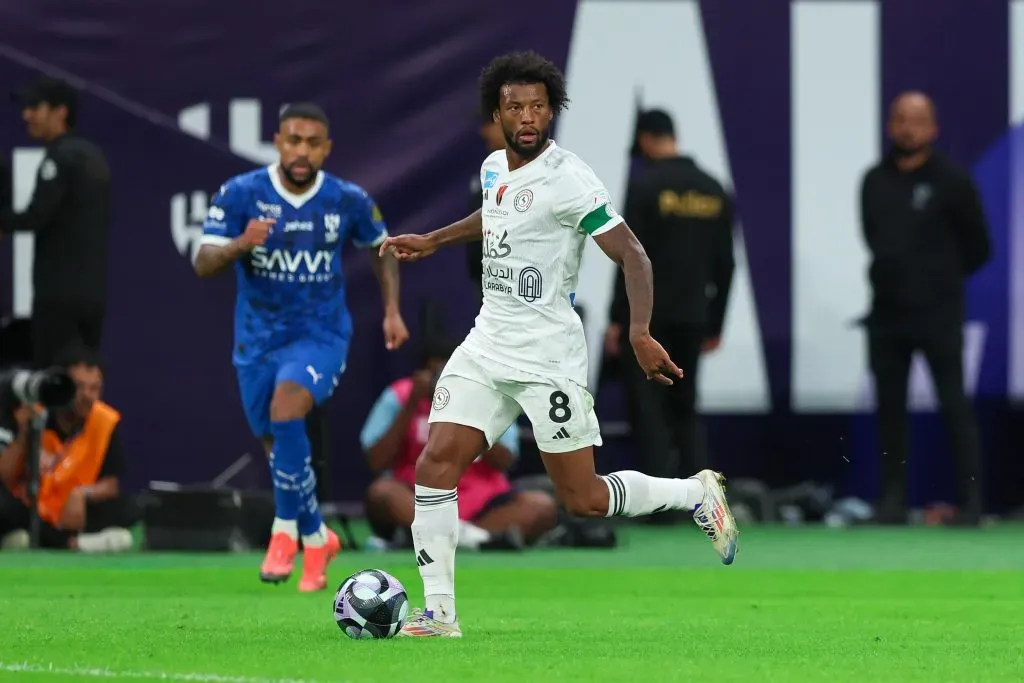 Wijnaldum é alvo do Timão. (Photo by Yasser Bakhsh/Getty Images)