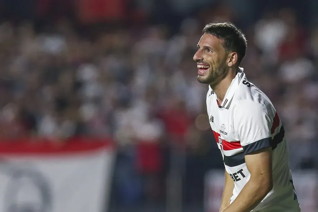 Calleri durante um duelo diante do Flamengo (Photo by Ricardo Moreira/Getty Images)